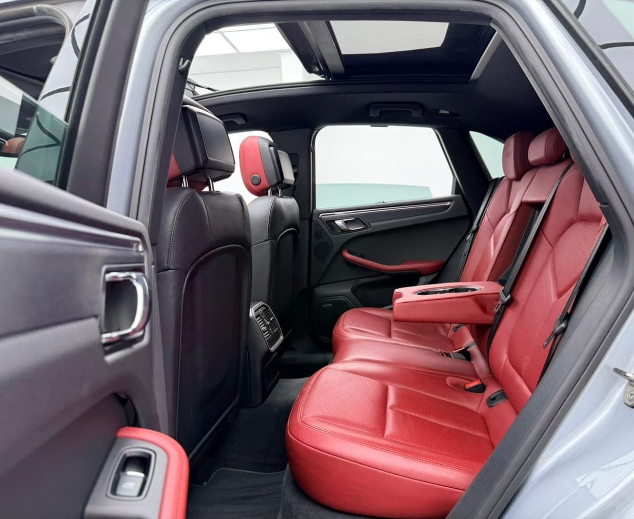 Porsche Macan GTS 2017 Porsche Macan GTS, Full Porsche Service History, Fully Loaded, Excellent Condition, GCC