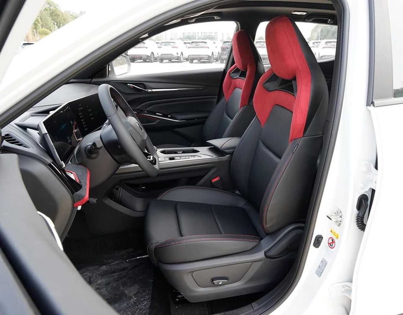 تشنجان x5 بلس بيوند برو الماركة: شانجان، الموديل: X5 Plus، نوع الهيكل: سيارة رياضية متعددة الاستخدامات (SUV) بخمسة أبواب وخم