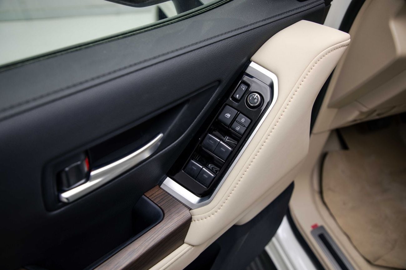 تويوتا لاند كروزر GXR LC300 3.5L - White Pearl Inside Beige | Export Only