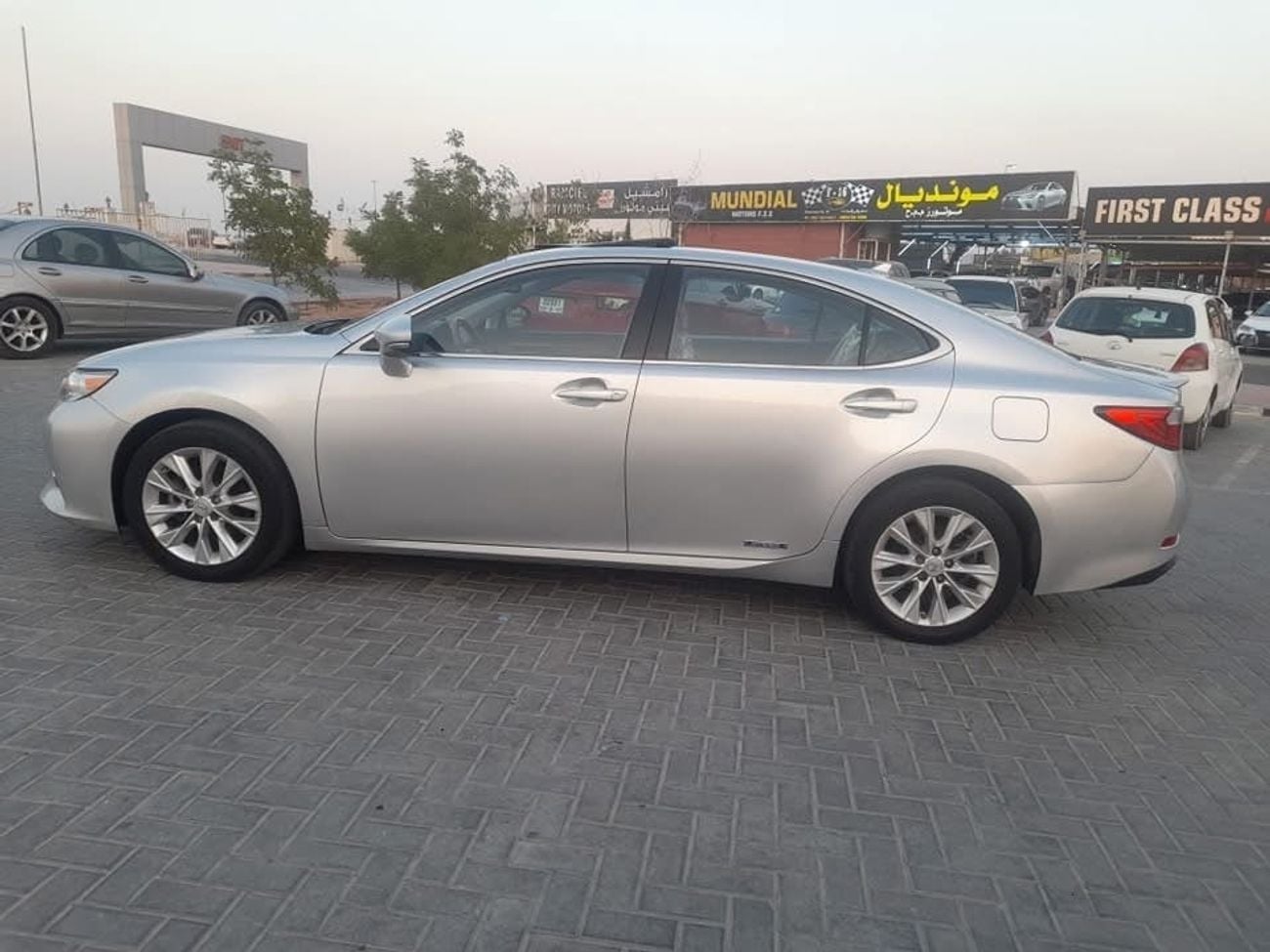 لكزس ES300h STANDARD 2013