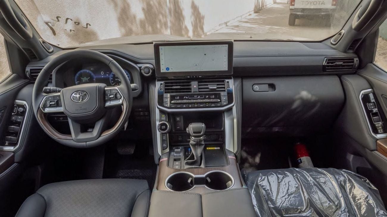Toyota Land Cruiser VX 3.5L 2026 with memory seats