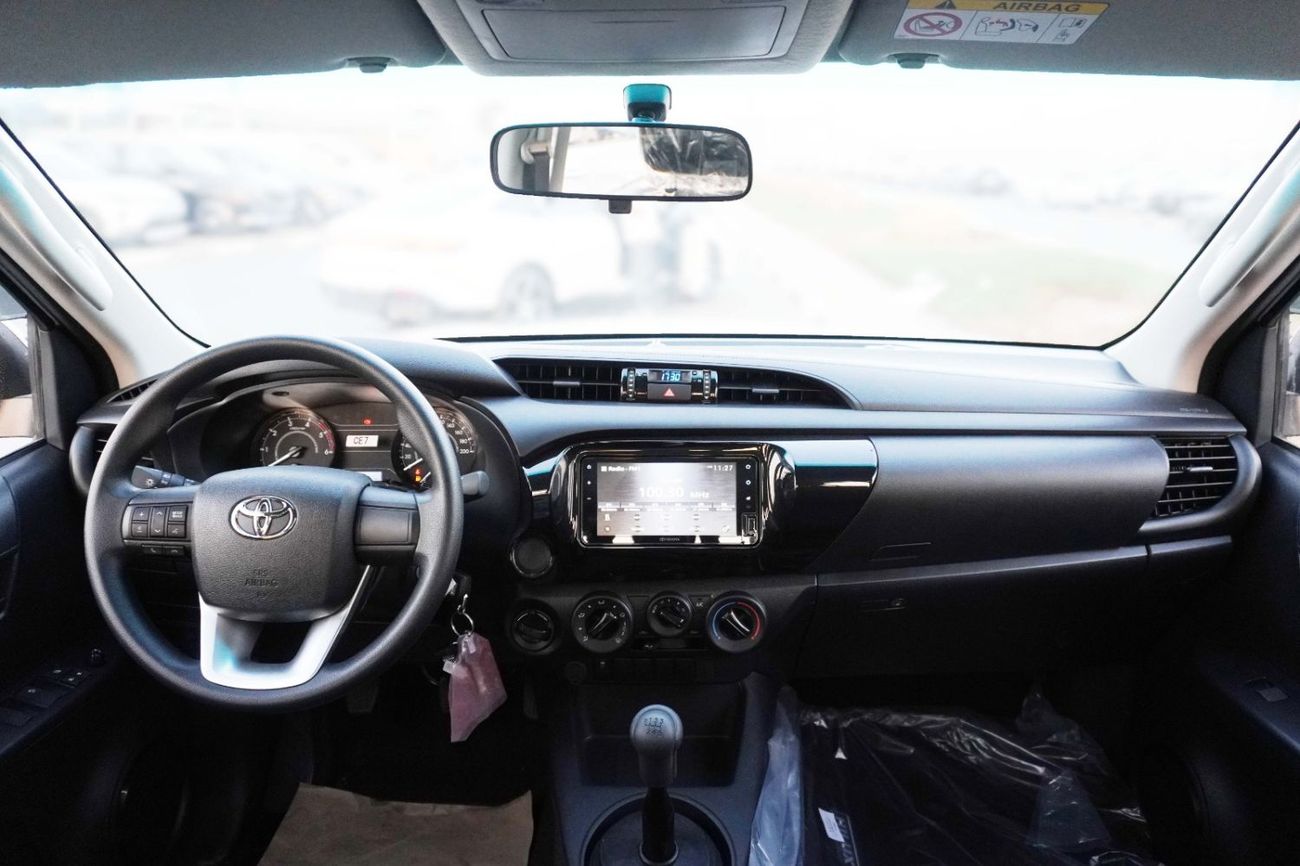 Toyota Hilux DLX 4x4 DC 2.4 DSL M/T MID