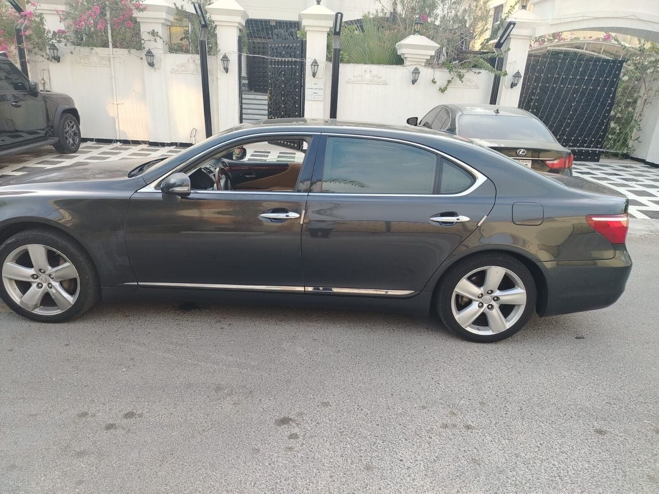 لكزس LS 460 فاخر