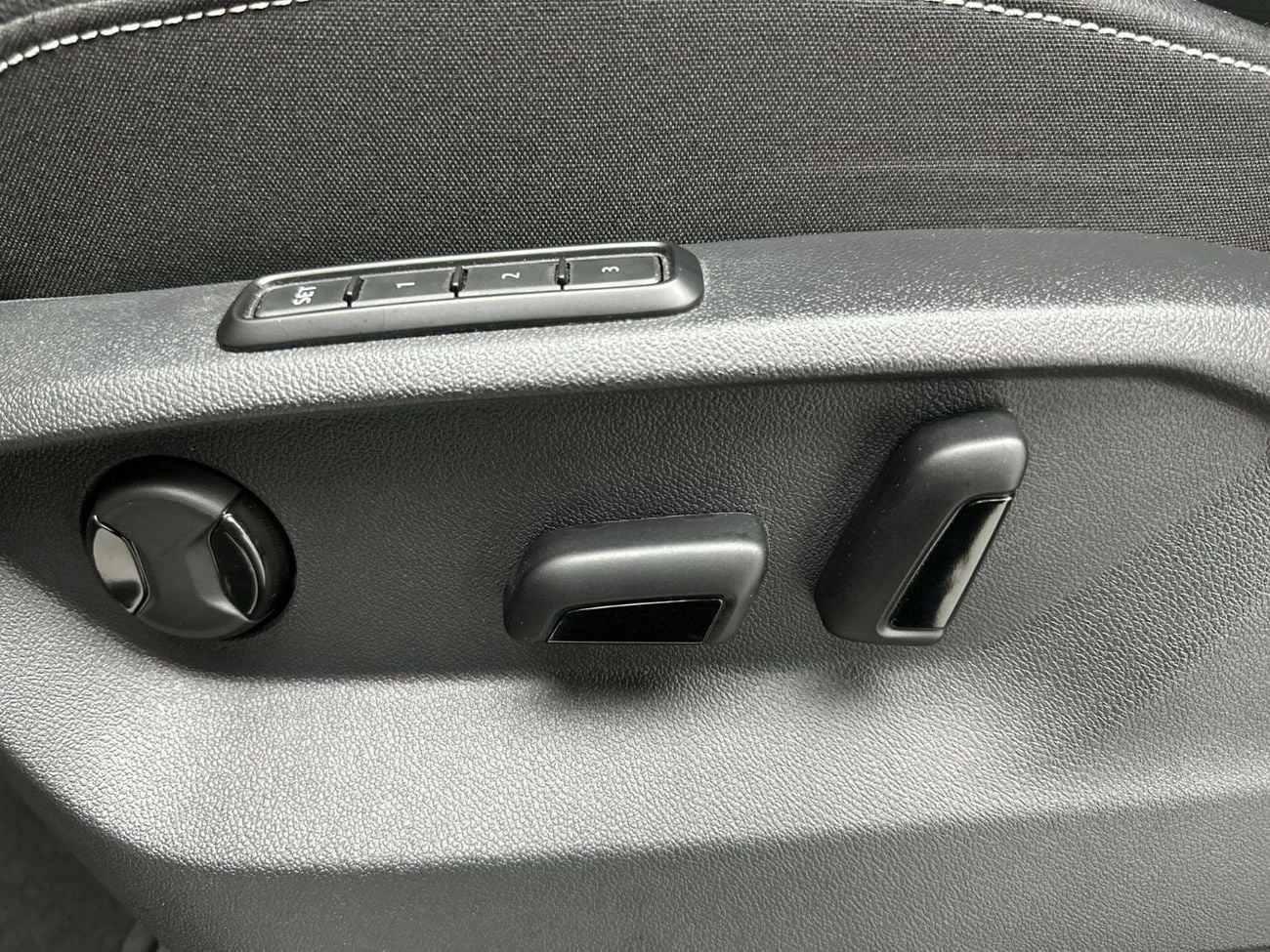 فولكس واجن تيرامونت COMFORTLINE 2.0L Panoramic Sunroof | 12" Infotainment | Digital Cockpit Pro | Keyless