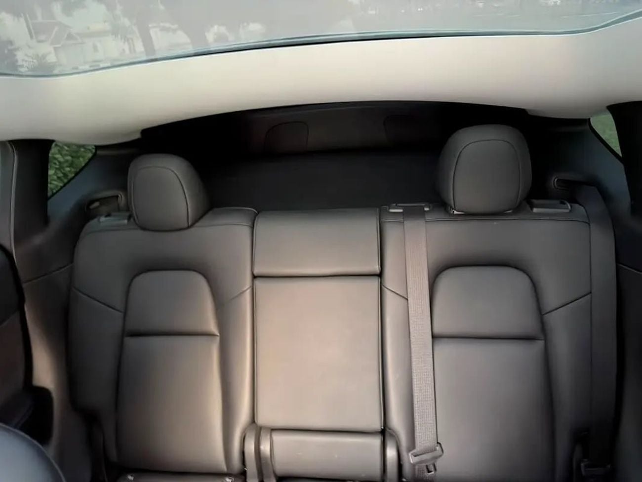 Tesla Model Y LONG RANGE - American Specs ADNOC PASS Cetficate