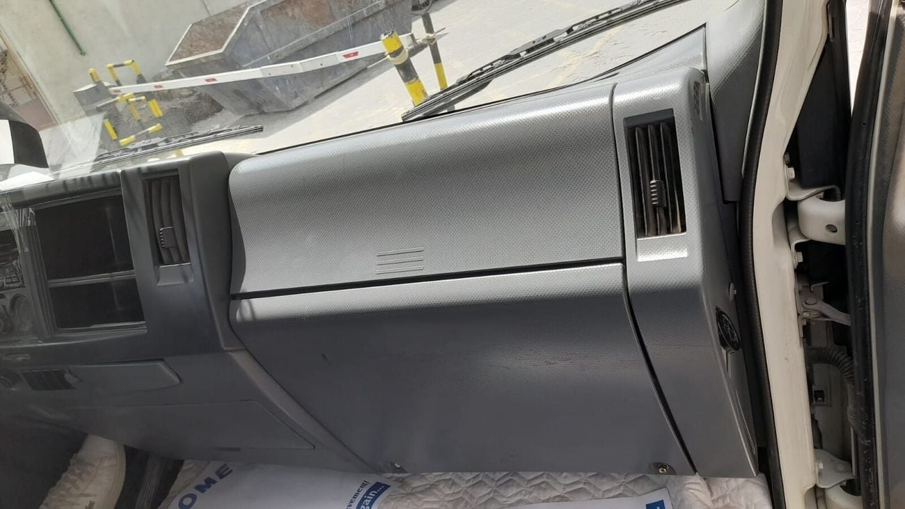 Isuzu NPR STANDARD