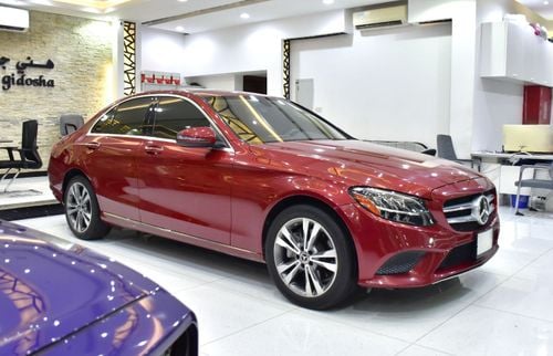 مرسيدس بنز C 300 STANDARD عرض ممتاز لسيارة مرسيدس بنز C300 4Matic (موديل 2021) باللون الأحمر وبمواصفات أمريكية