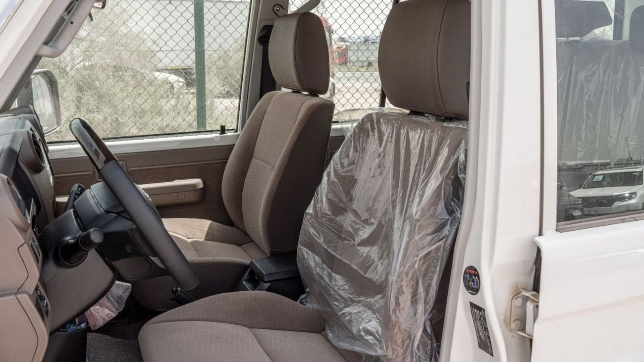 Toyota Land Cruiser 70 LC76 HT VXR Toyota Land Cruiser 4.0L MT Petrol (White-Brown) Basic