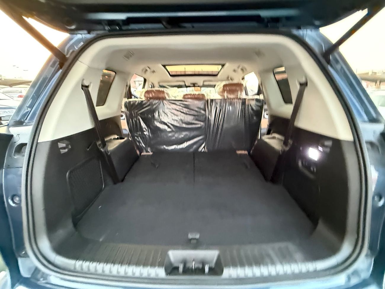 إكسيد VX FLAGSHIP 7 Seats / 7-Seater (7 مقاعد) Panoramic Sunroof (فتحة سقف بانوراما) Leather Seats (مقاعد جلد) 360-