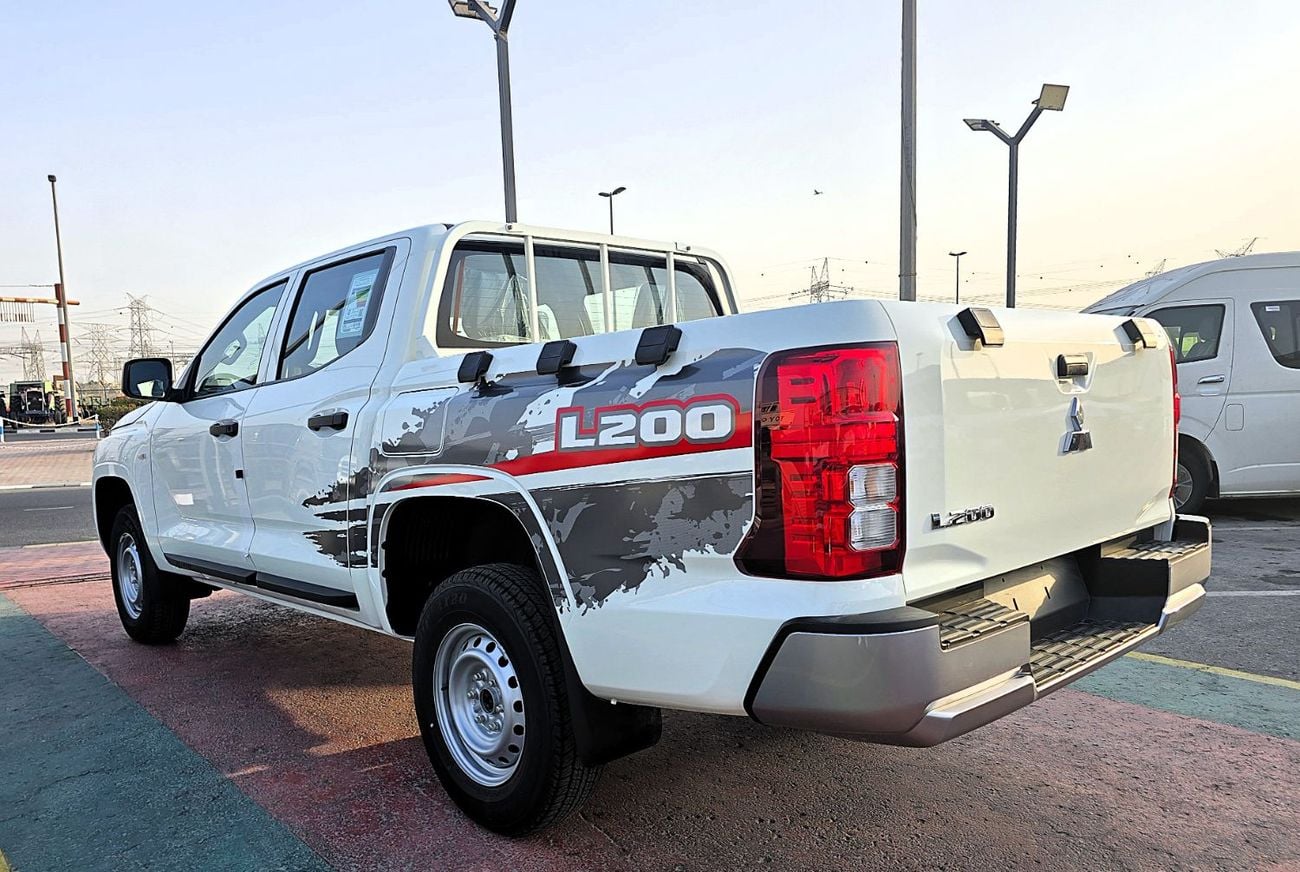 Mitsubishi L200 Mitsubishi L200 Pick Up M_Line Mitsbishi L200 Pick Up 2.4L A/T Diesel 4*4 M_Line GCC White color 2026 Model