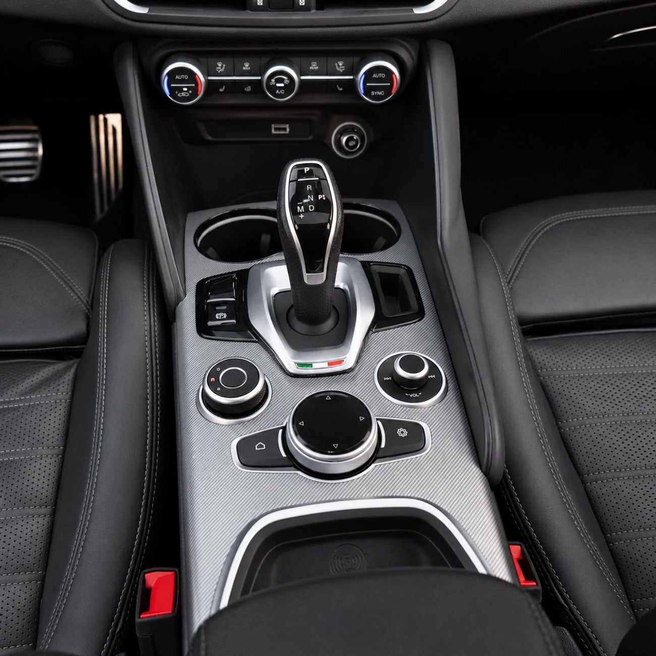 ألفا روميو جوليا VELOCE 1724 مساءً • بدون دفعة أولى • ألفا روميو جوليا فيلوسي • ضمان وعقد خدمة من الوكالة