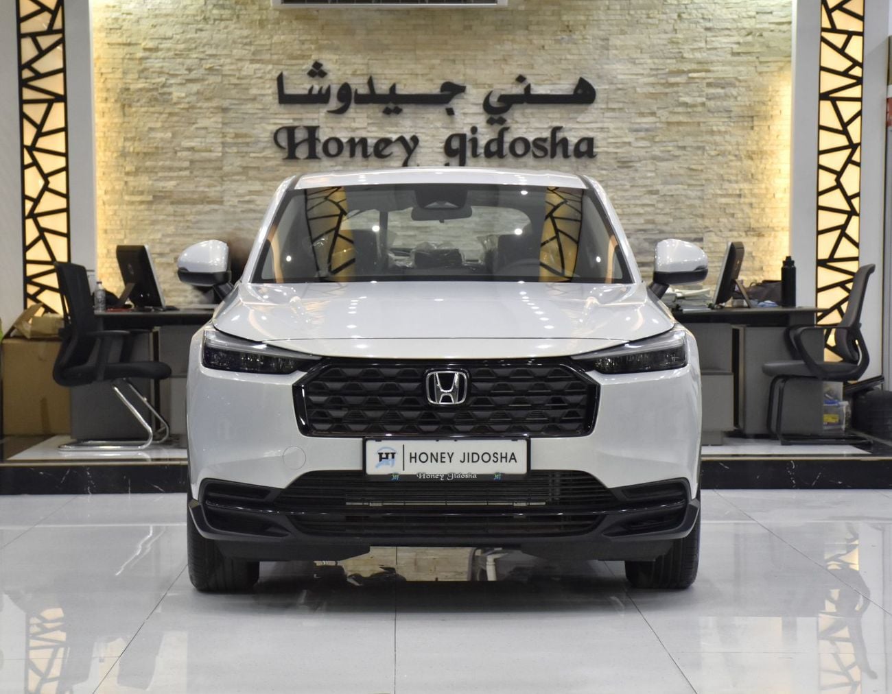 هوندا HRV LX عرض ممتاز على سيارة هوندا HR-V سعة 1.5 لتر (موديل 2025) باللون الفضي بمواصفات خليجية