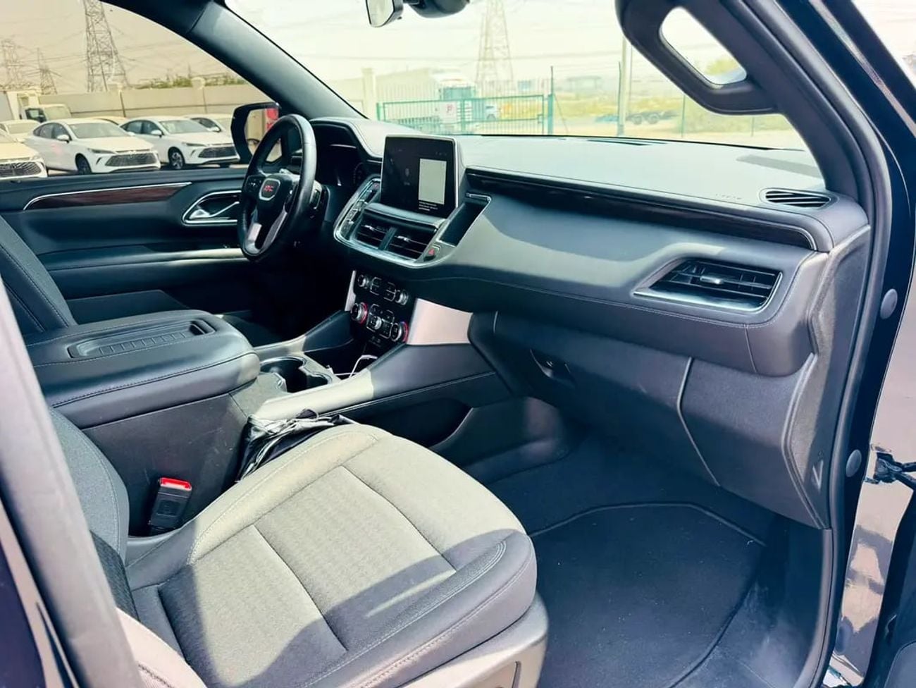 GMC Yukon SLE YOKON - AMERICAN SPECS - ONLY 94,000 KM