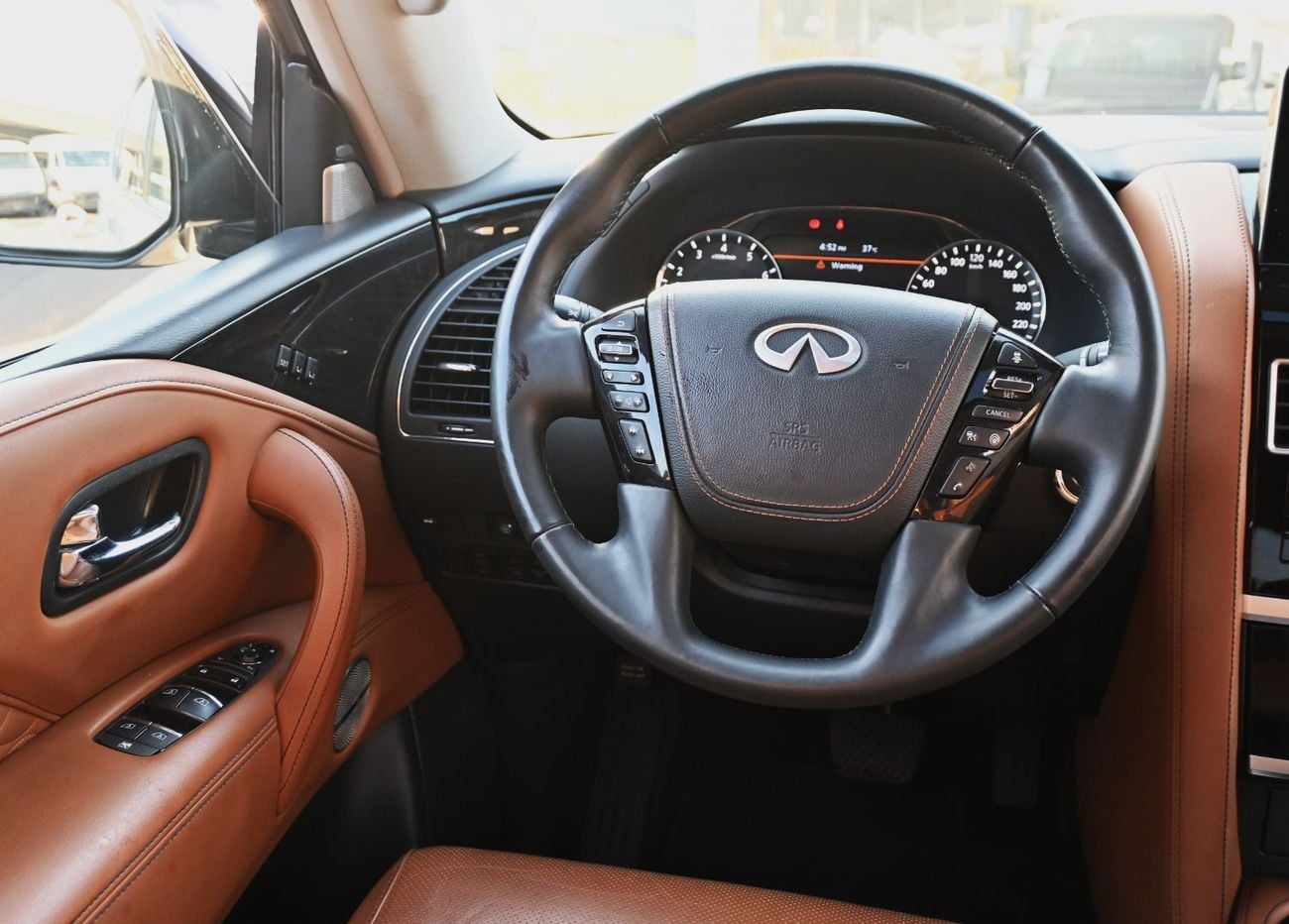 Infiniti QX80 LUXE SENSORY PROACTIVE BLACK EDITION