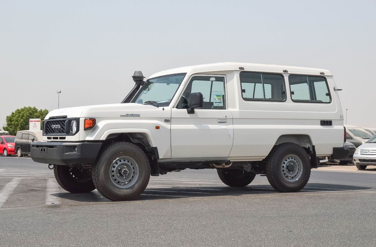 تويوتا لاند كروزر 70 LC 78 HARDTOP 4.0L MT TOYOTA LAND CRUISER AMBULANCE 4.0L 4WD AT SUV 2025