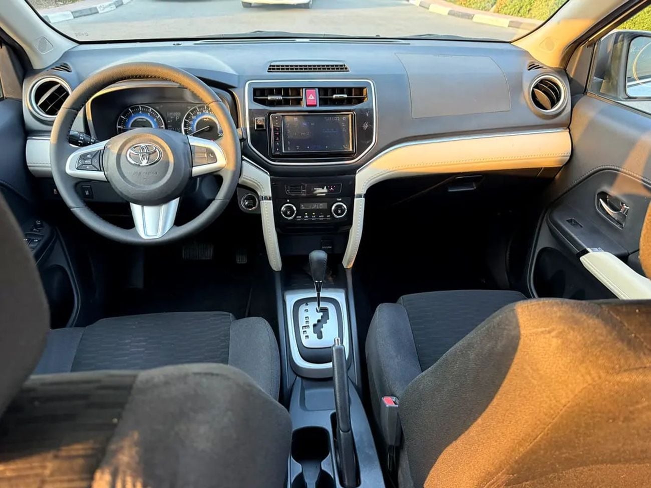 Toyota Rush EX - GCC Specs - Perfect Family