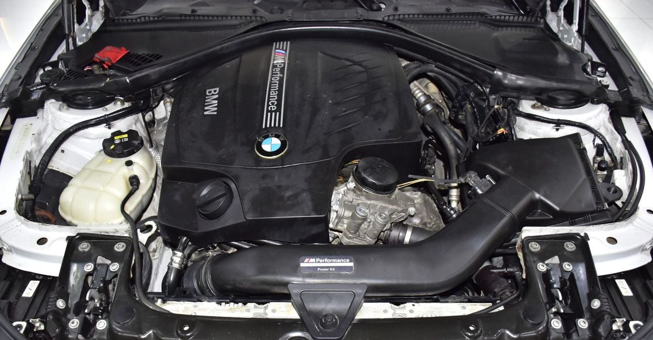 بي أم دبليو 335i عرض ممتاز لسيارة BMW 335i Sport (موديل 2013) باللون الفضي بمواصفات خليجية