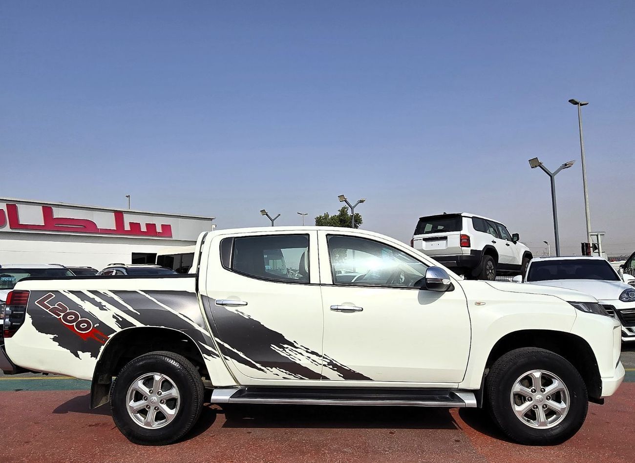 Mitsubishi L200 GLX TOP Used Mitsubishi L200 2.4L Petrol M/T 4*4 GCC White Color 2022 Model