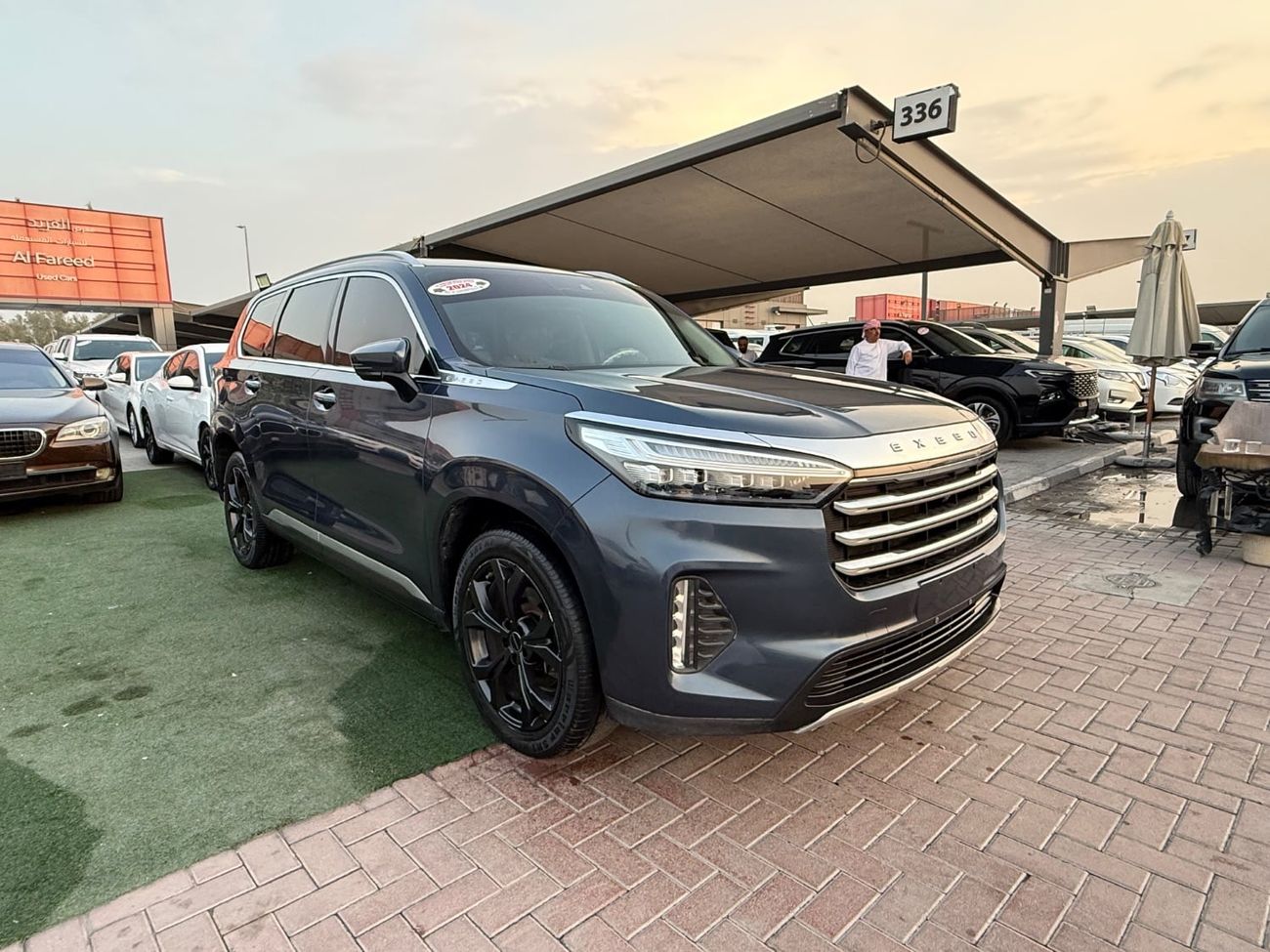 إكسيد VX FLAGSHIP 7 Seats / 7-Seater (7 مقاعد) Panoramic Sunroof (فتحة سقف بانوراما) Leather Seats (مقاعد جلد) 360-