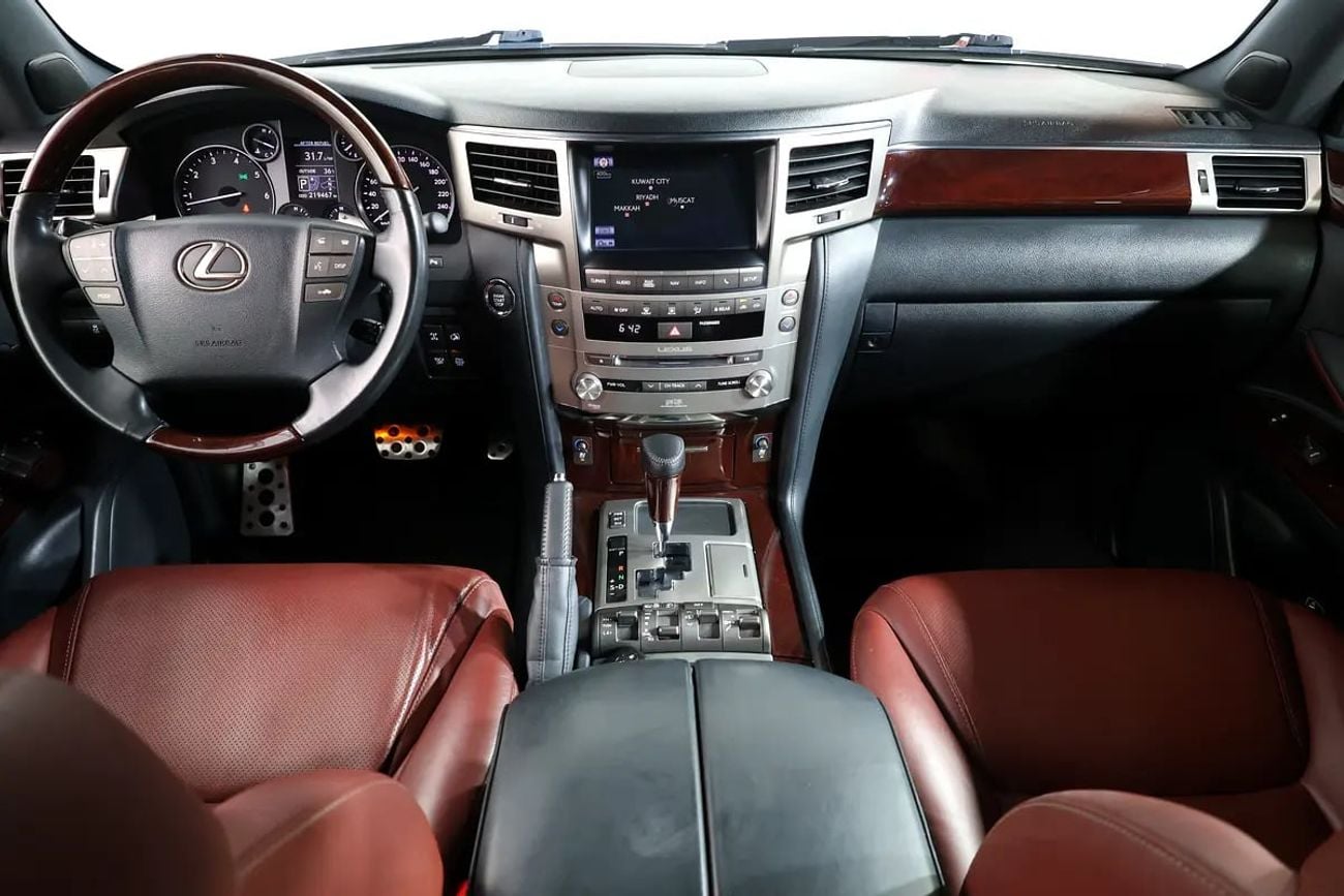 Lexus LX570 LX 570 Signature | GCC Specs | Pristine Condition