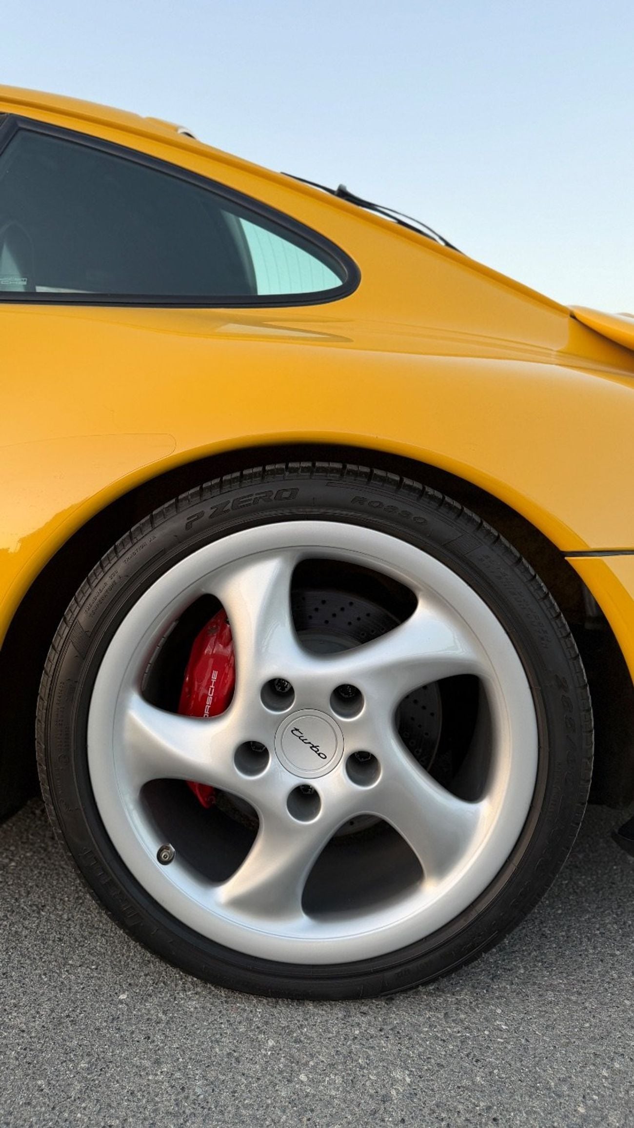 Porsche 911 CARRERA