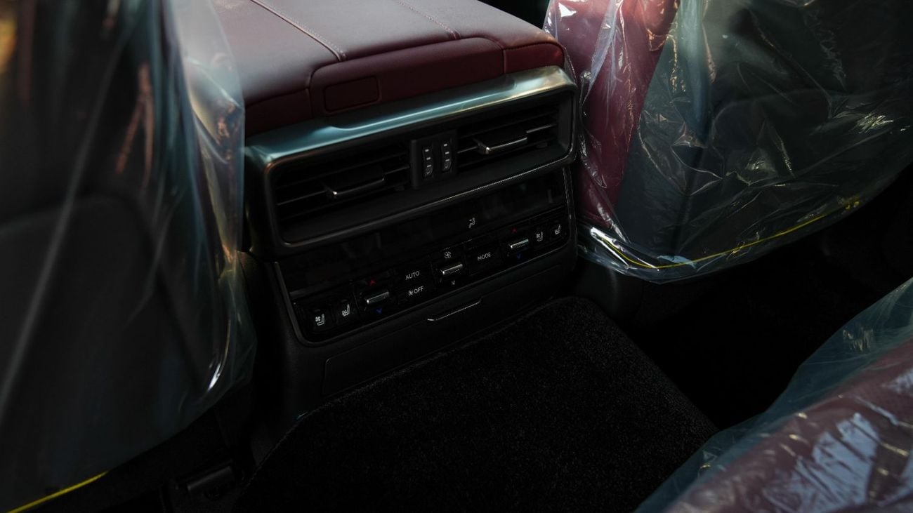 لكزس LX 700h سيجنتشر