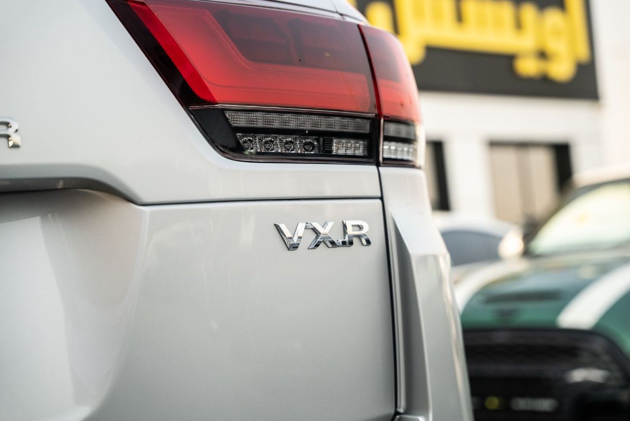 تويوتا لاند كروزر VXR