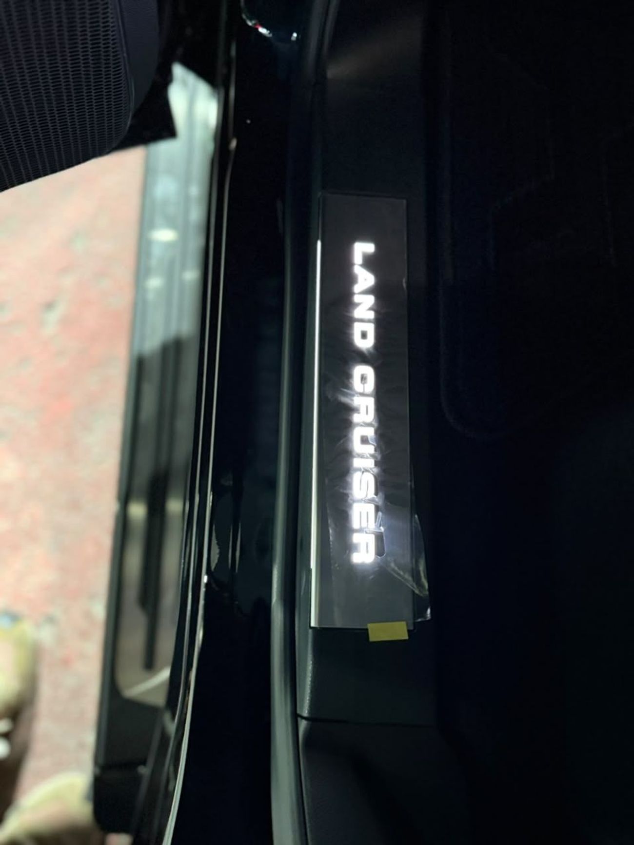 تويوتا لاند كروزر VXR تويوتا LC 300 VXR كاملة المواصفات، خليجية، مزودة بخاصية الإغلاق التلقائي للأبواب