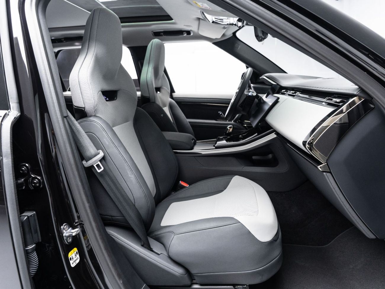 Land Rover Range Rover Sport SV EDITION ONE BUY NOW, PAY 2027 | THE BLACKLINE STANDARD | Al Tayer Warranty + Service Contract, Full Carbon, GCC