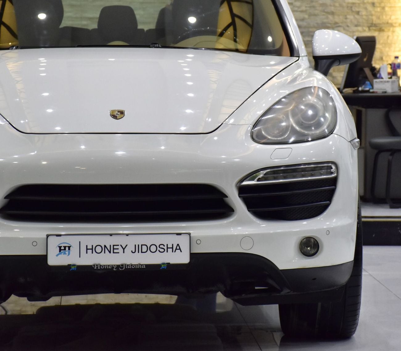 Porsche Cayenne STANDARD EXCELLENT DEAL for our Porsche Cayenne S ( 2014 Model ) in White Color GCC Specs
