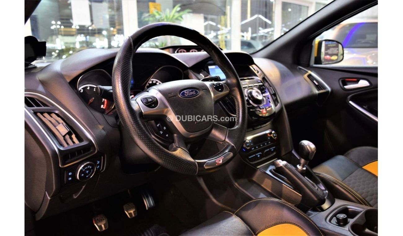 Ford Focus ORIGINAL PAINT ( صبغ وكاله ) Ford Focus ST 2014 Model! GCC Specs