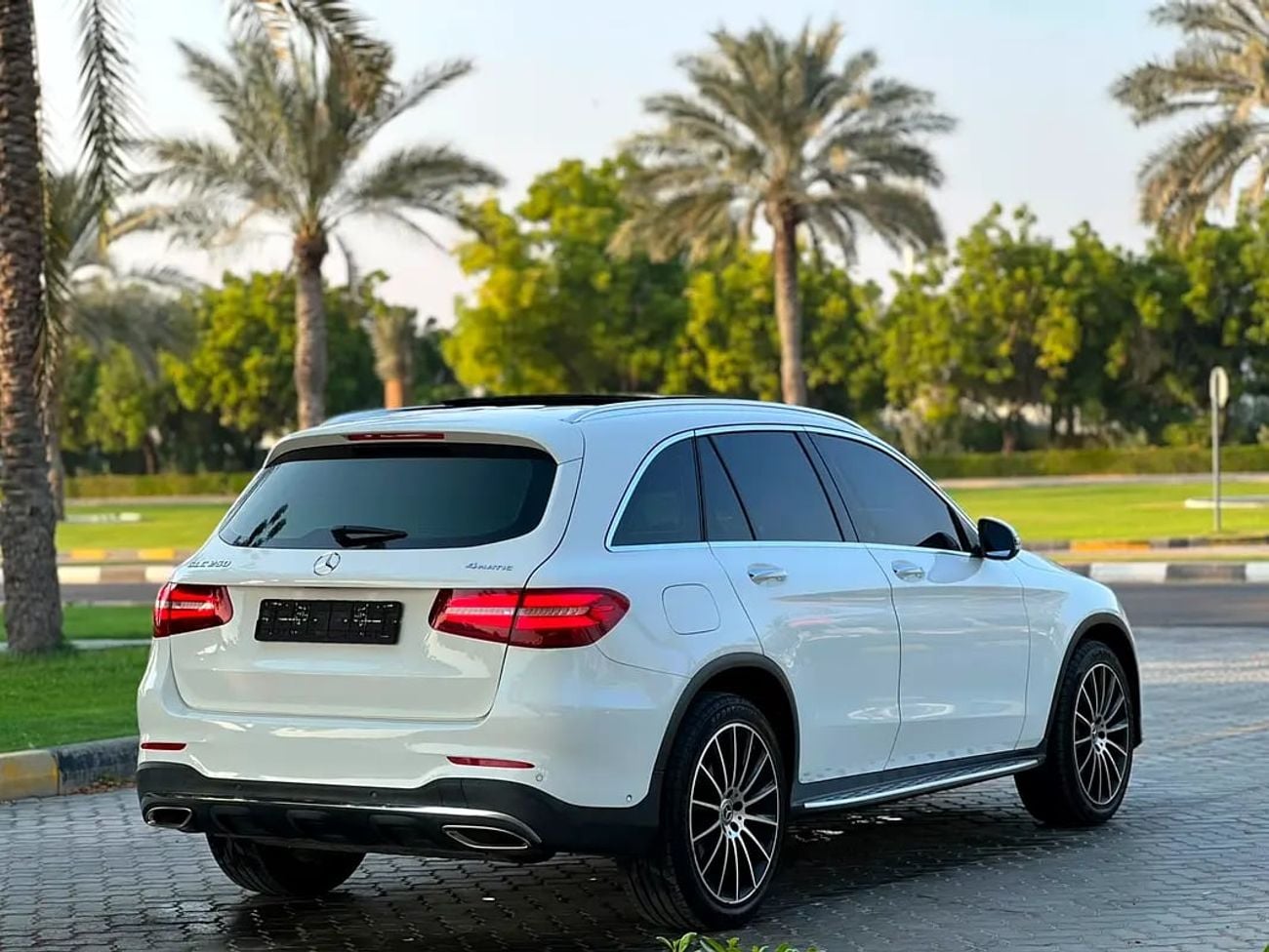 Mercedes Benz GLC250 GLC 250 4MATIC | GCC Specs | Excellent Condition