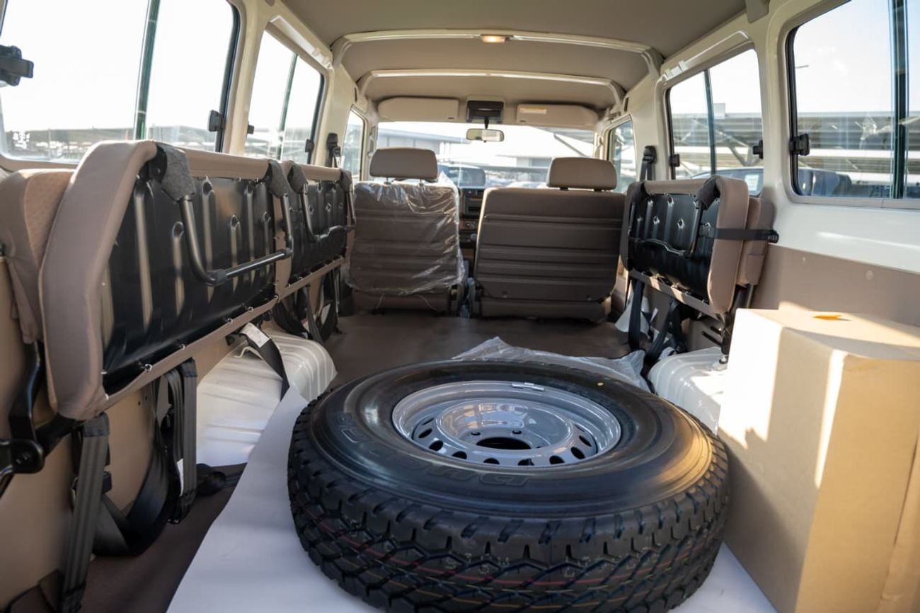 Toyota Land Cruiser 70 LC 78 HARDTOP 4.0L MT