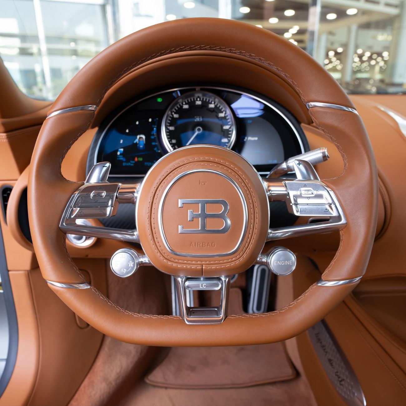 بوغاتي شيرون 2021 BUGATTI CHRION (1 OF 20) DONE 6000KM (4 YEARS WARRANTY+ SERVICE)