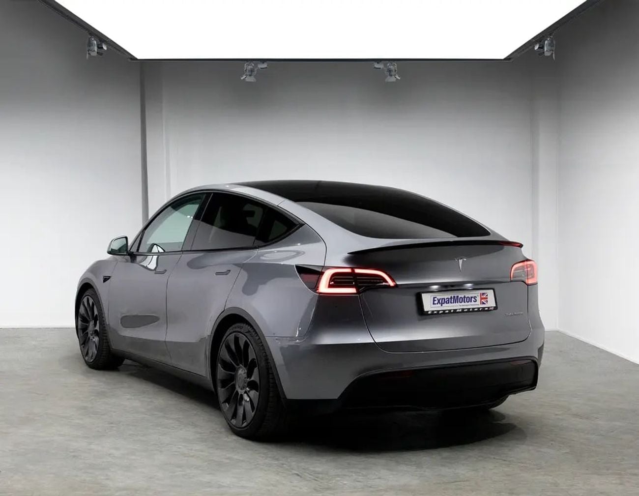 Tesla Model Y PERFORMANCE Dual Motor AWD • Warranty • GCC Spec