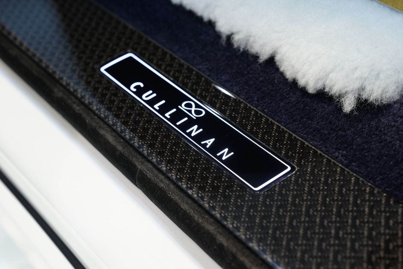 Rolls Royce Cullinan BLACK BADGE Executive Rear Seats, Rear Screens, Bespoke Audio, Dealer Warr + Serv!!