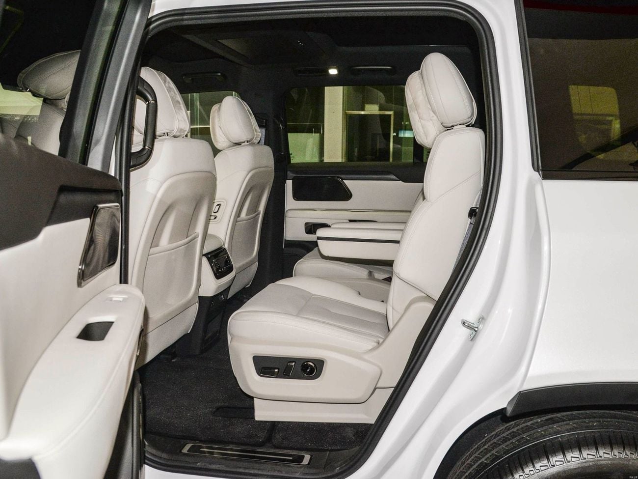روكس 01 7seater white-white