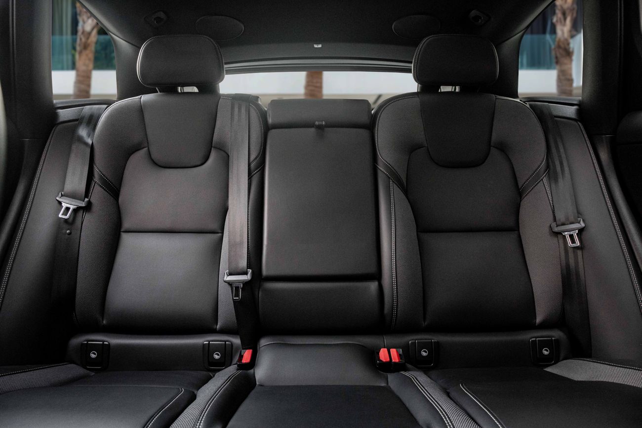 فولفو XC 60 B5 ULTIMATE DARK XC60 B5 Ultimate Dark | 2,350 P.M | 0% Downpayment | 2028 WARRANTY