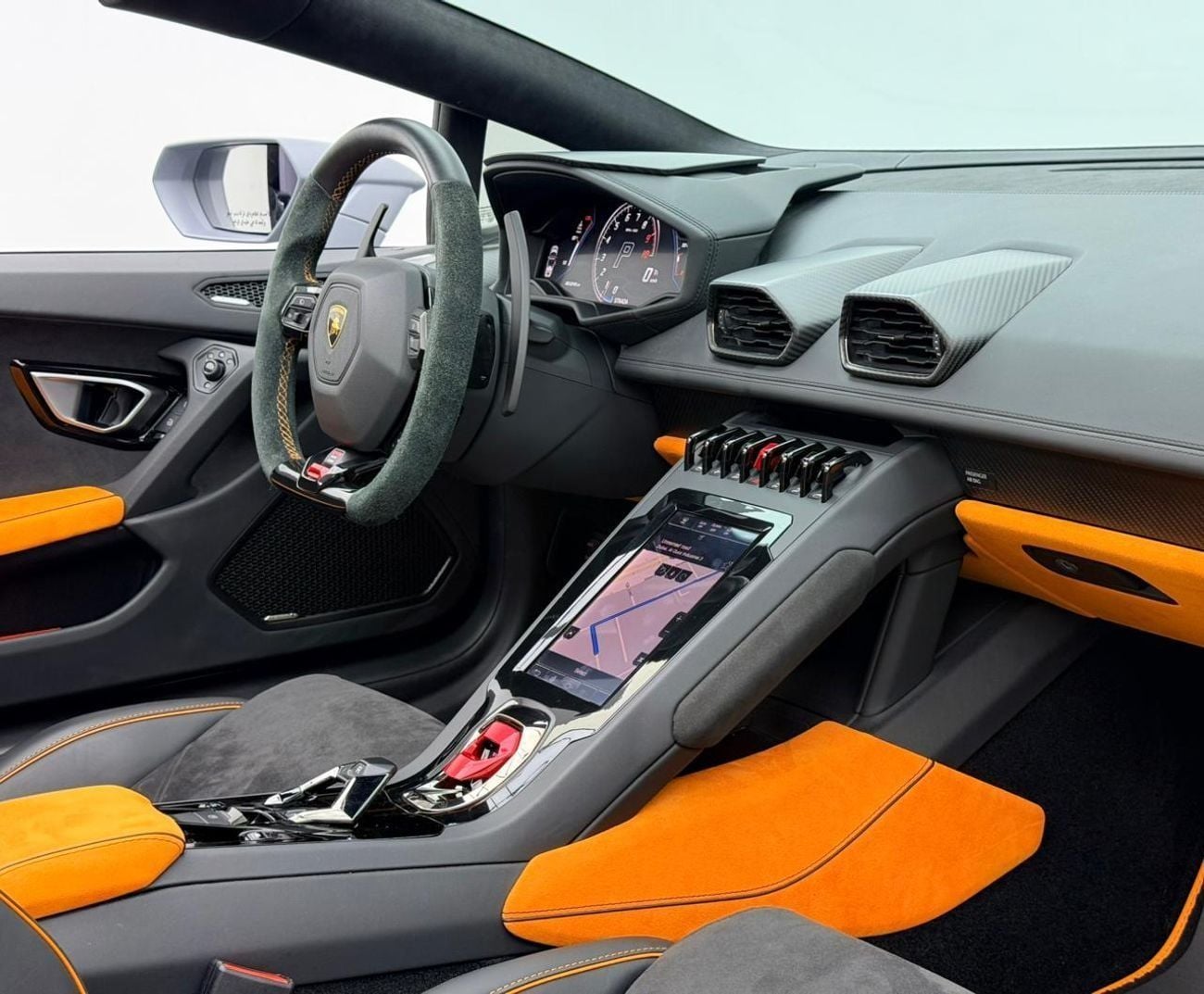 Lamborghini Huracan EVO SPYDER 2023 Lamborghini Huracan EVO Spyder, Lamborghini Warranty+Full Service History, GCC Specs.