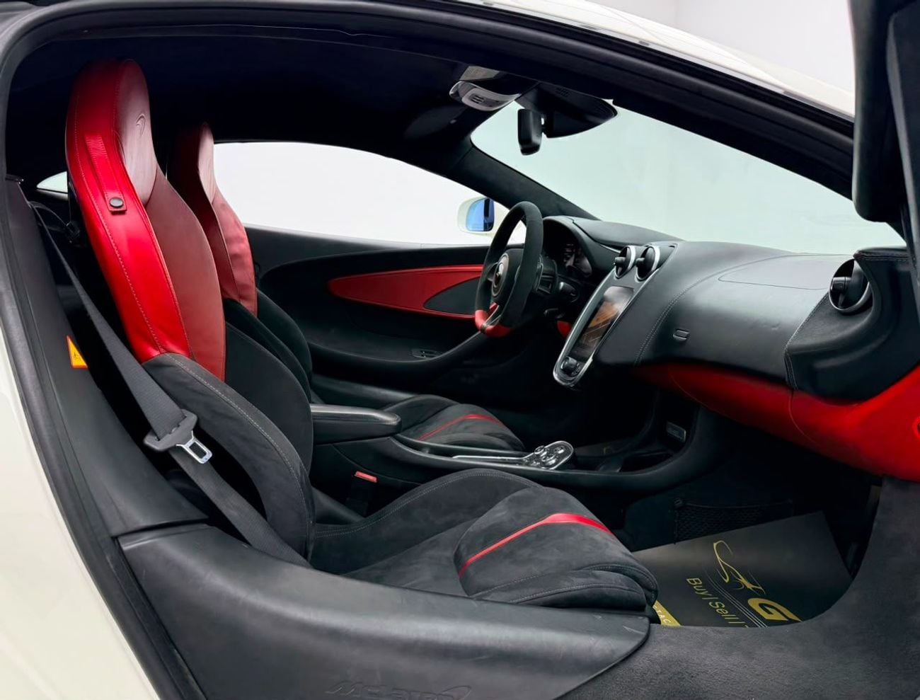 مكلارين 540C STANDARD 2016 McLaren 540C, Service History, Butterfly Doors, Fully Loaded, Excellent Condition, GCC
