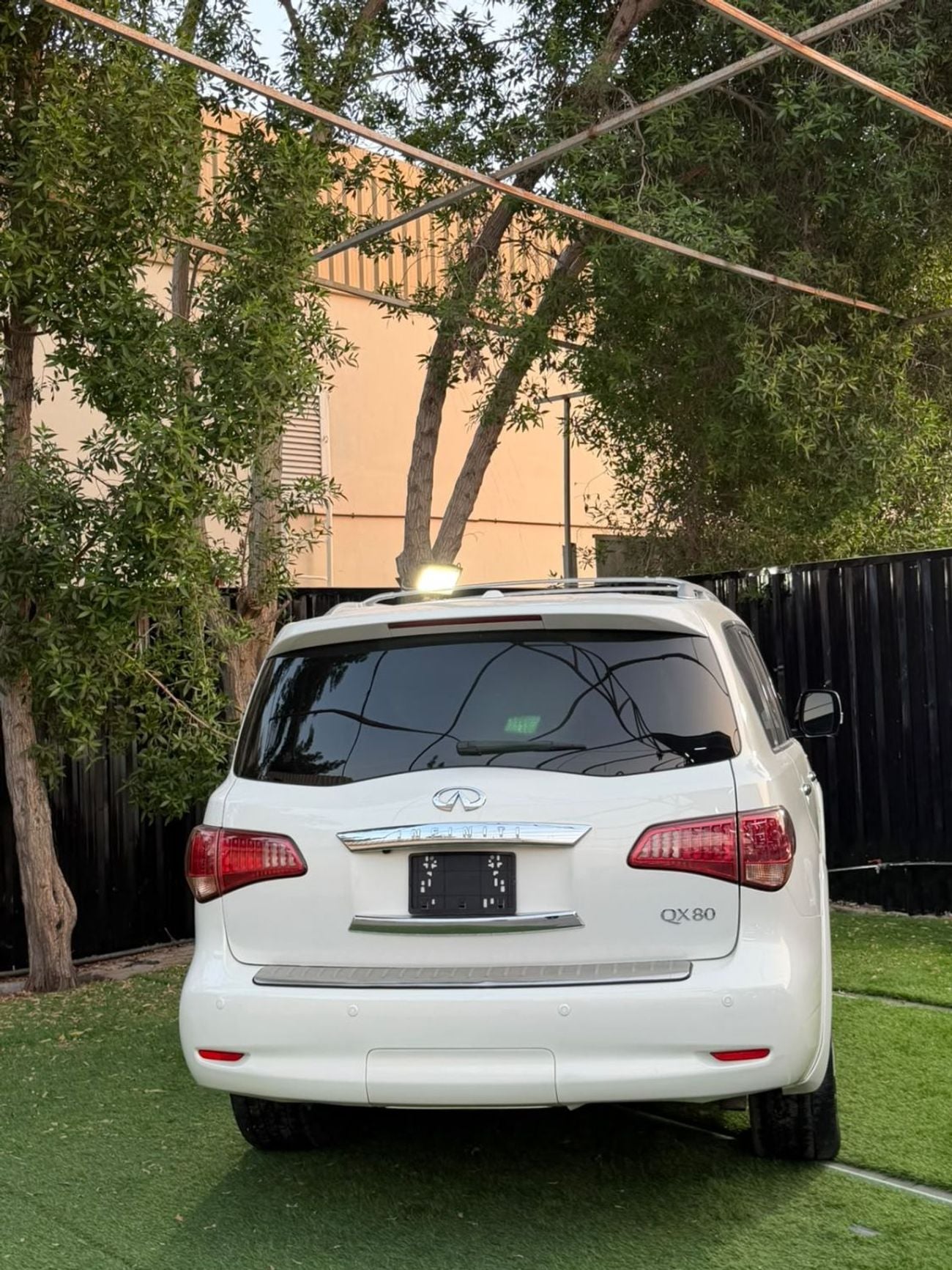 Infiniti QX80 LUXURY