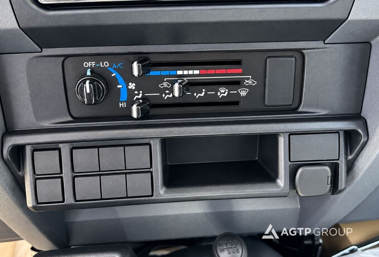تويوتا لاند كروزر 70 Double Cab 4.2L ديزل | دفع رباعي | ناقل حركة يدوي | كابينة مزدوجة | 2026 | تصدير إلى أفريقيا