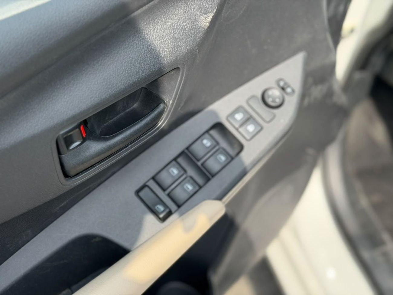 Toyota Yaris E Toyota Yaris 1.5 AT GCC basic options