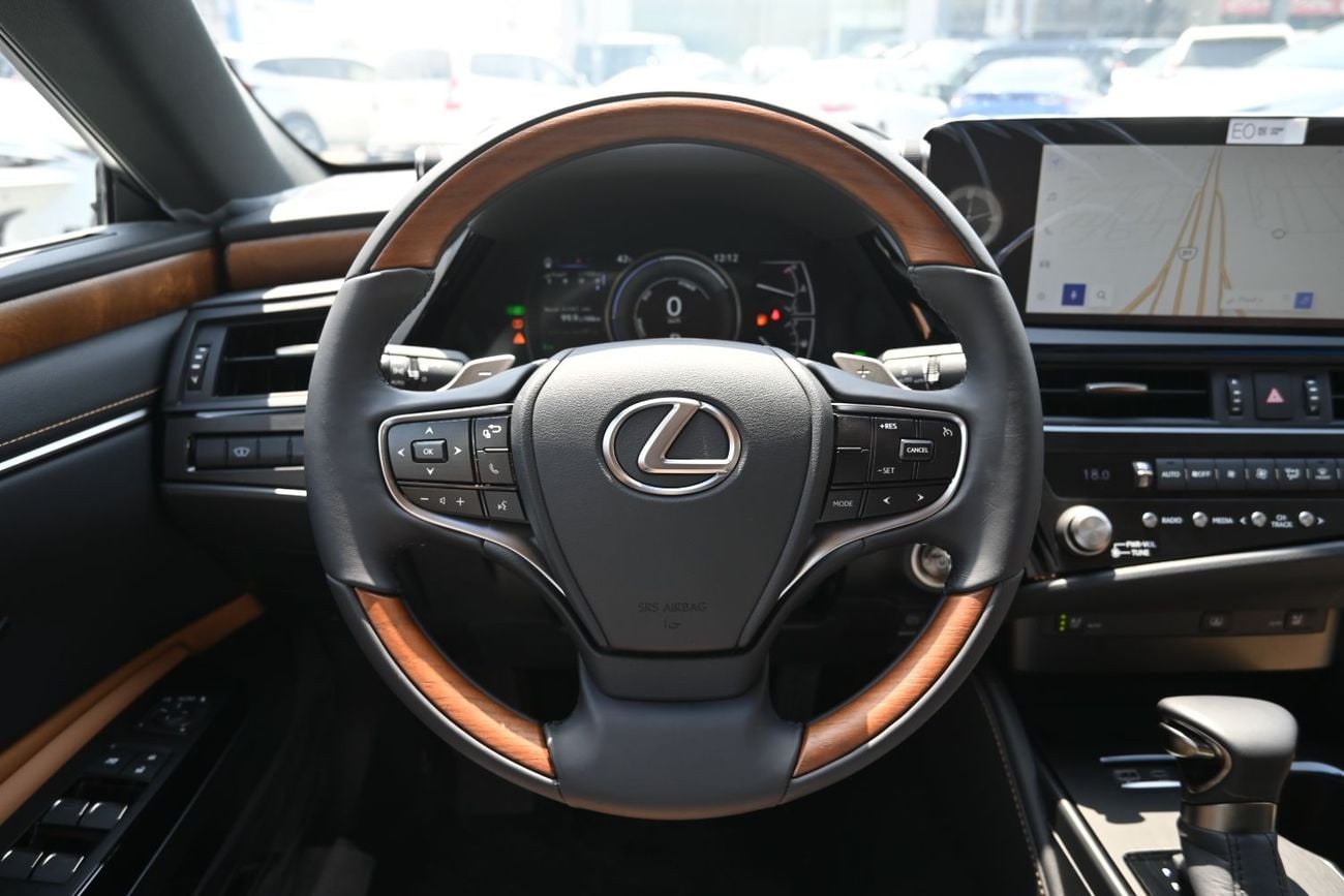 Lexus ES300h PLATINUM 2025 Lexus ES300H 2.5L Hybrid, Color White