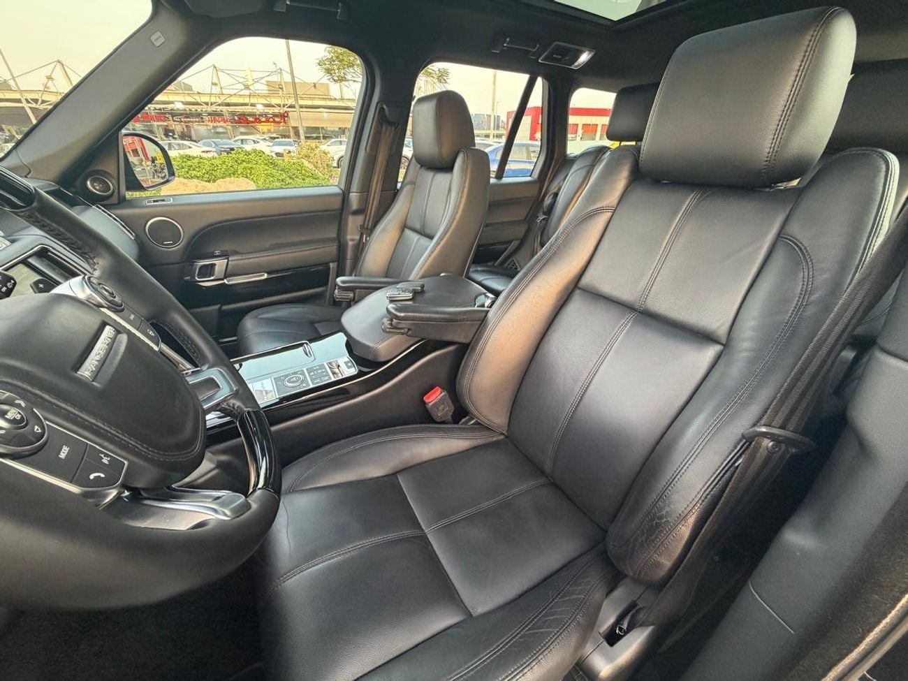 Land Rover Range Rover HSE Land Rover Range Rover HSE 2016 GCC Specs Full Service History 2 Keys First Owner One Year Warranty