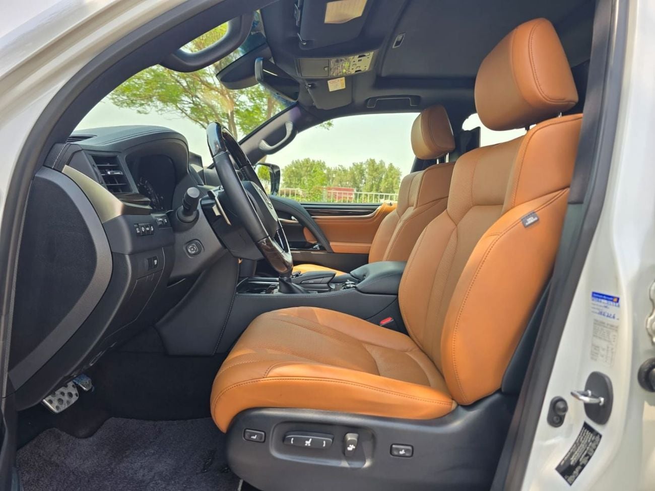Lexus LX570 SIGNATURE LEXUS LX570 SIGNATURE FULL OPTION 2021 GCC AL FUTTAIM LEXUS SINGLE OWNER IN MINT CONDITION