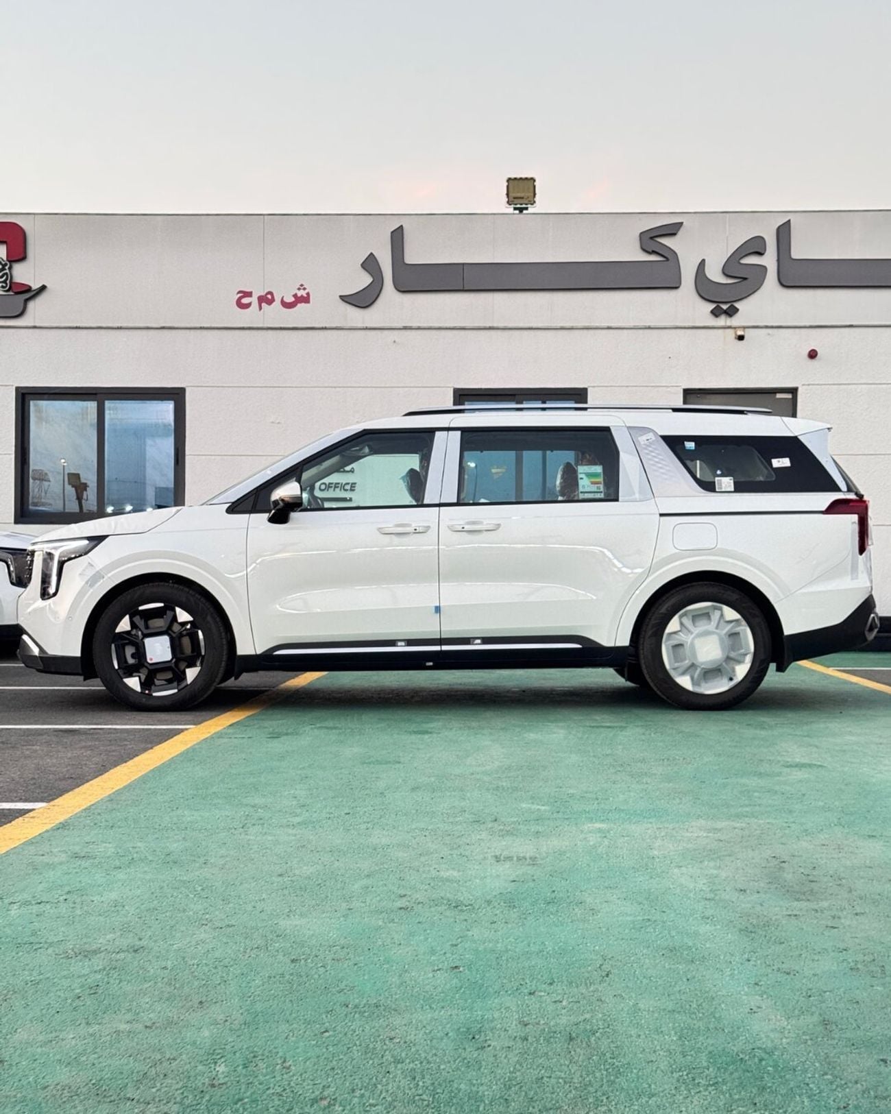 Kia Carnival KIA CARNIVAL 3.5L PETROL - GCC Specs 2027 MODEL - ( 2026 production date)