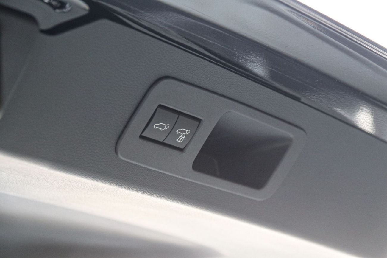 Toyota Land Cruiser VX 4.0L 2026 with memory seats