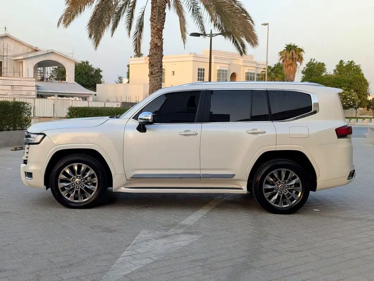 Toyota Land Cruiser VXR GCC Specs Top Full Option Twin-Turbo V6 Excellent Condition