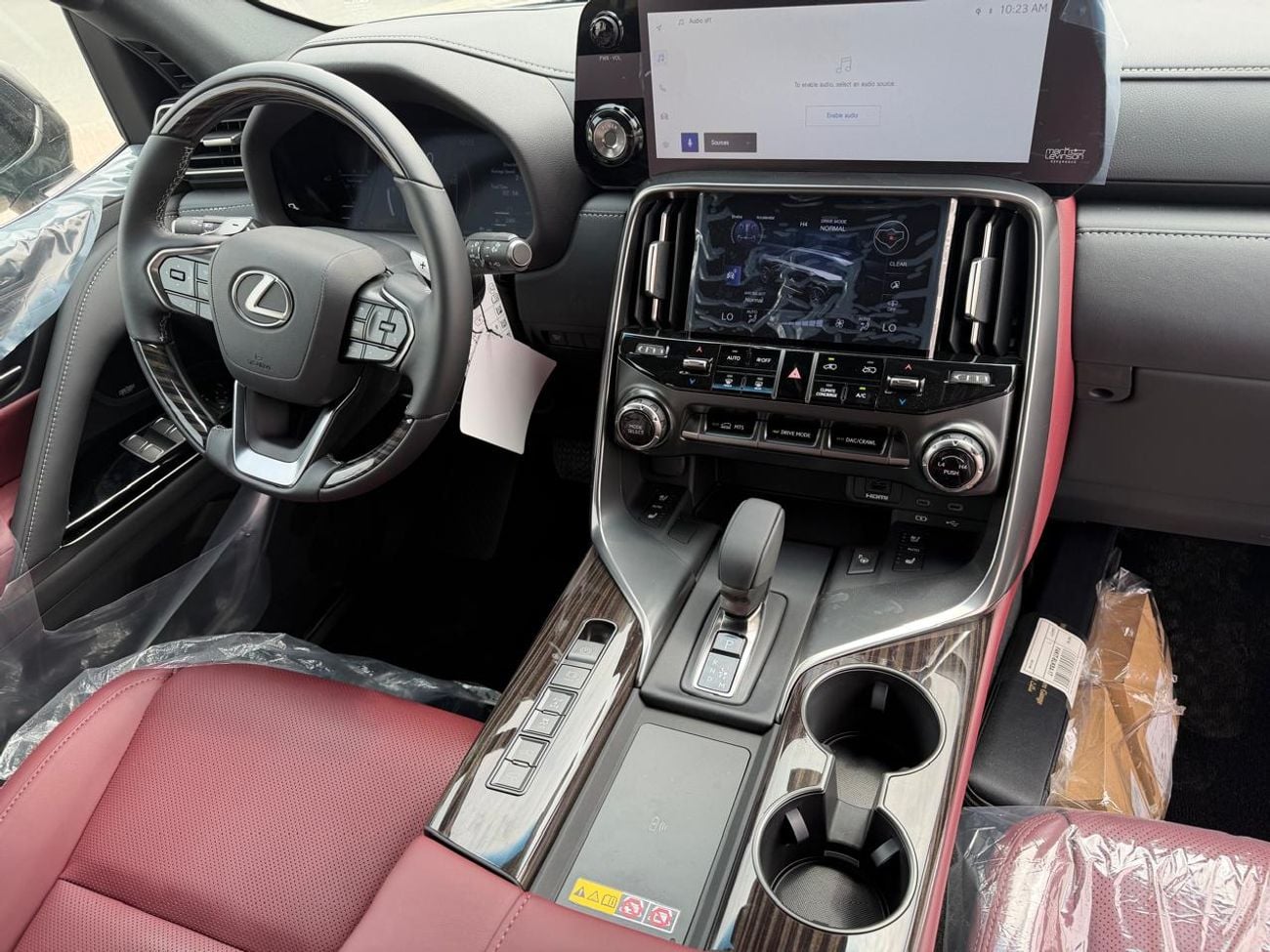 لكزس LX 700h SIGNATURE